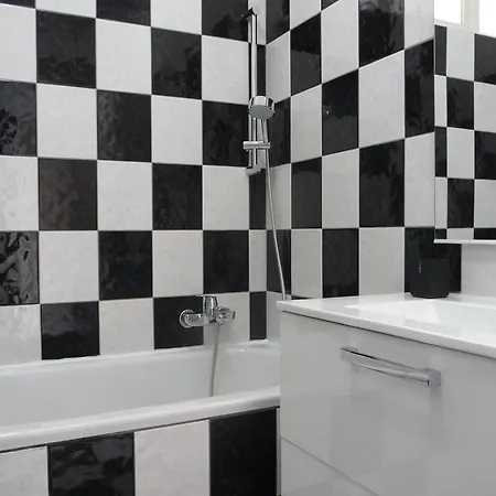 Noris 아파트 풀라